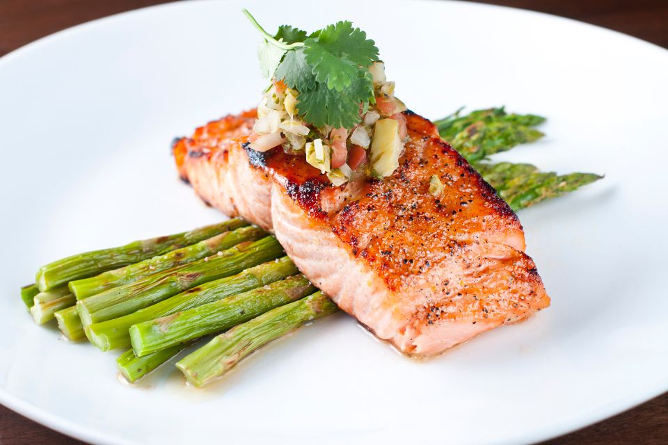 summer picnic recipes: ginger-salmon-and-asparagus